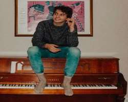 Kedrik has a piano in his home which gives hint about his musical background.